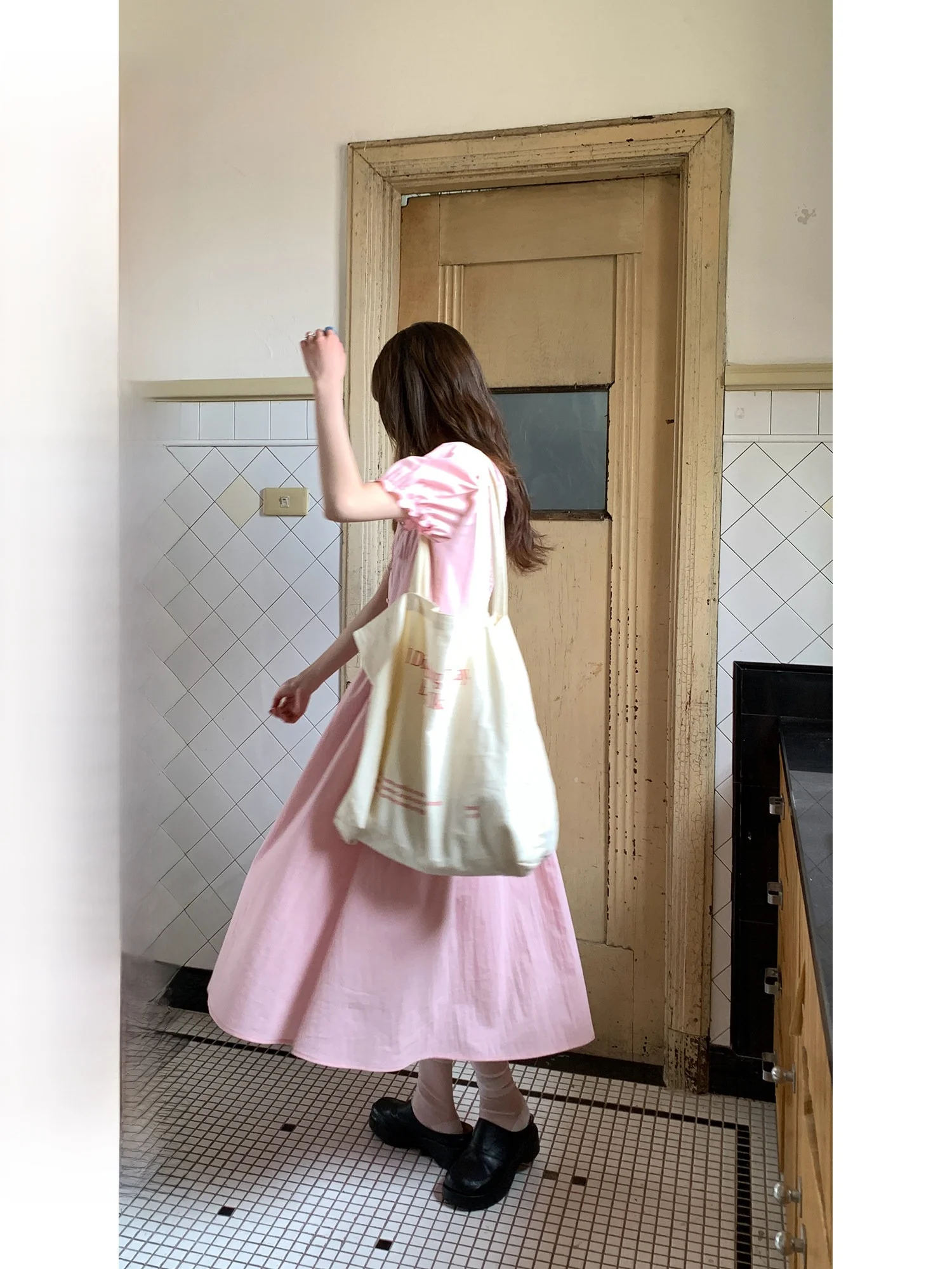 ピンク レトロ ファッション おすすめ4選：なぜ今、このデザインが注目されているのか？