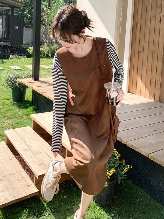 レトロスタイルのブラウンキャミソールワンピース【春秋用・独特なデザイン・中長丈】（セットアップ対応）
