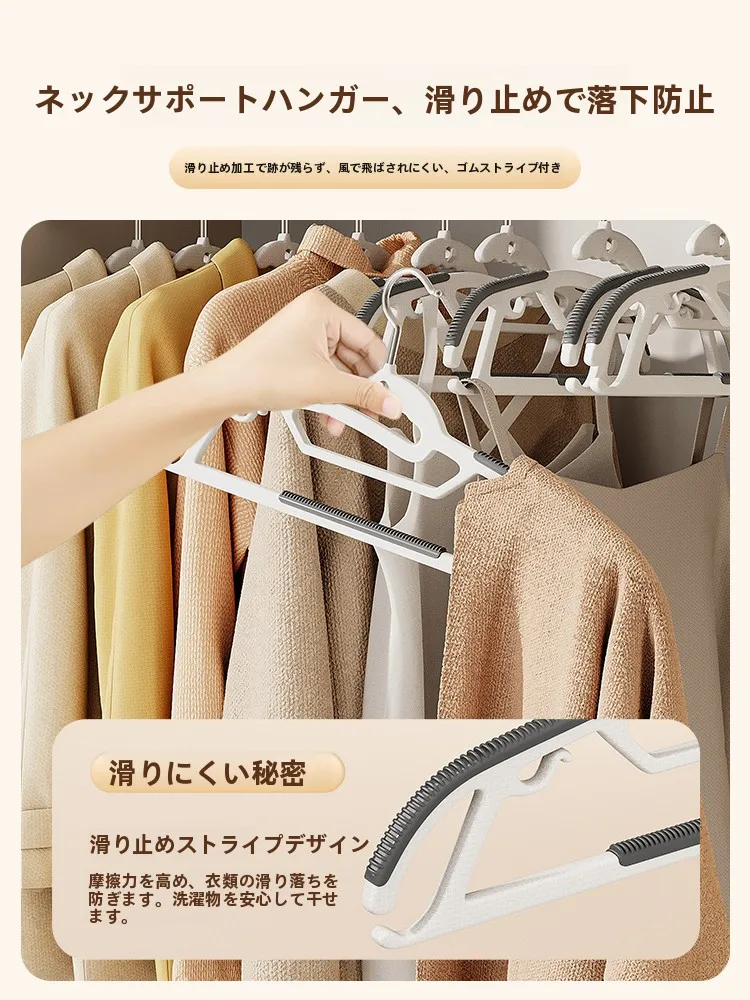 「Tシャツをハンガーにかけるとシワになるの？」「飾るハンガー」の正しい選び方とは？