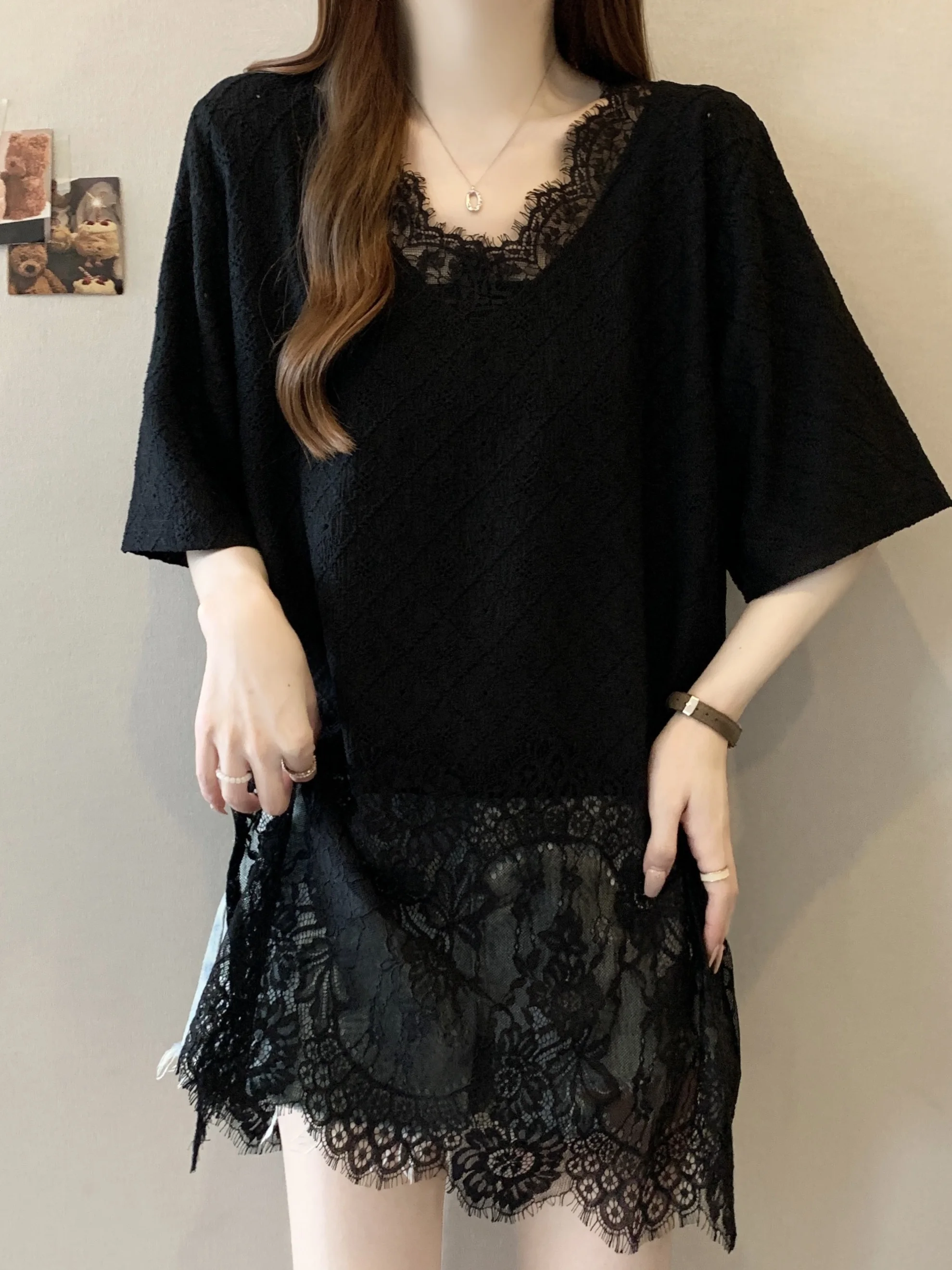 「tシャツ 重ね着 レディース」で失敗しない着こなしは？Vネックレース切替ゆったりTシャツのリアルな使い方