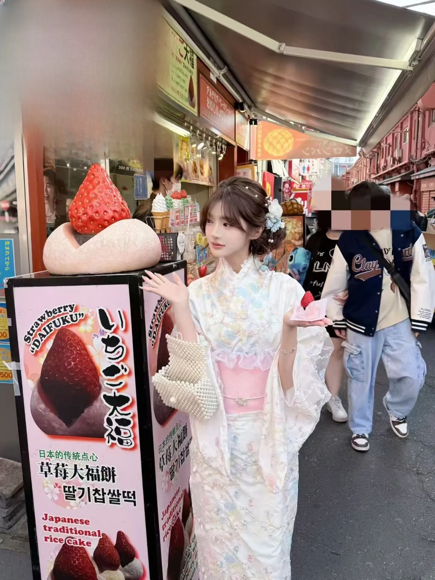 お宮参りの祖母に着せるワンピースは、どう選ぶ？