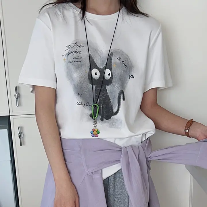 小猫プリントのゆったりラウンドネックTシャツ【春夏用・短袖・カジュアル】