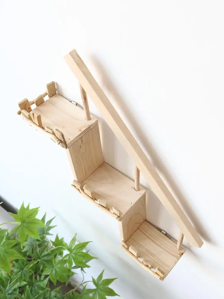 2×4 DIYで壁を彩るには？天然木製シェルフの選び方と実際の使い方