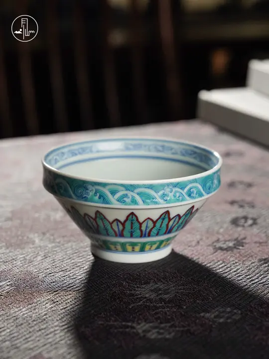 手描き青花デザインの陶器茶杯【斗彩・高級品】