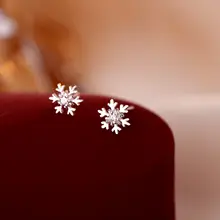 銀製 雪の結晶デザインのピアス【女性用・冬季・お洒落なアクセサリー】