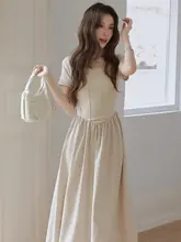 淡いアプリコットカラーの短袖ワンピース【女性用・ウエスト絞り・デート向け】