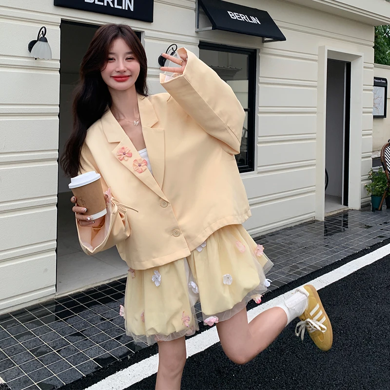 30代の合コンで失敗しない服装は？立体花柄のイエロードレスが解決する理由