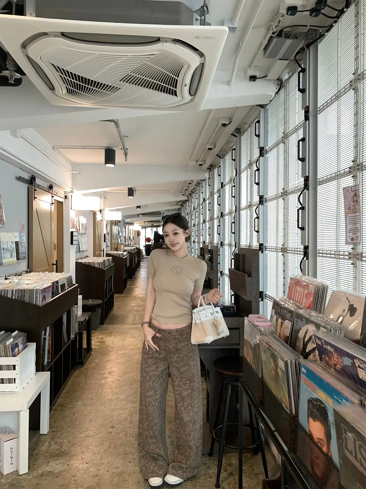 40代の女性が選ぶべきギャルパンツは？美式復古レオパード柄デニムパンツの着こなしと選び方