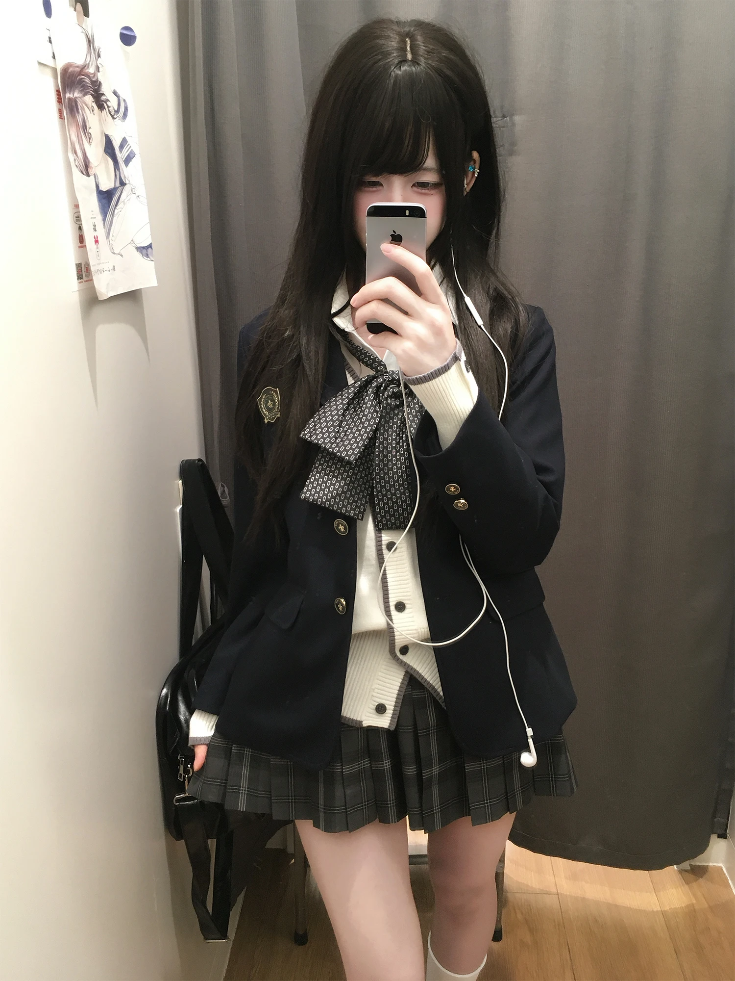 セミロングの高校生にぴったりな、通勤スタイルを決めるべき1つのアイテムは？