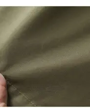 小さな刺繍入り カーキ色 メンズカジュアルショートパンツ【コットン・ルーズフィット・5分丈】