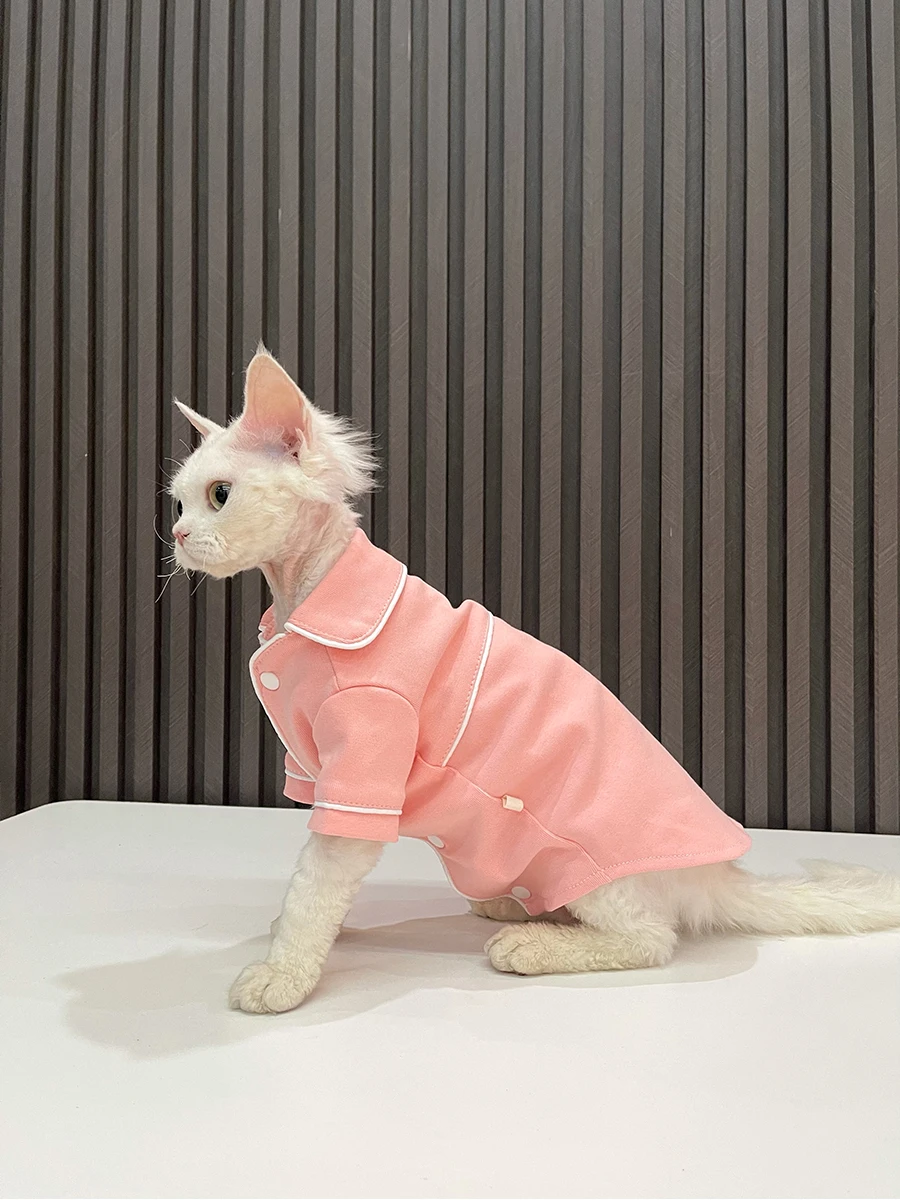 軽やかで快適なコットンパジャマはスフィンクス猫の日常に最適