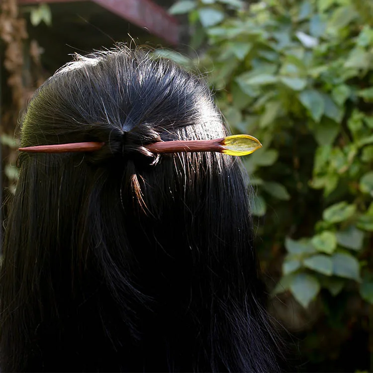 可愛い画鋲を選ぶべき理由は？花梨木製の花びらヘアピンがなぜ今注目されているのか？