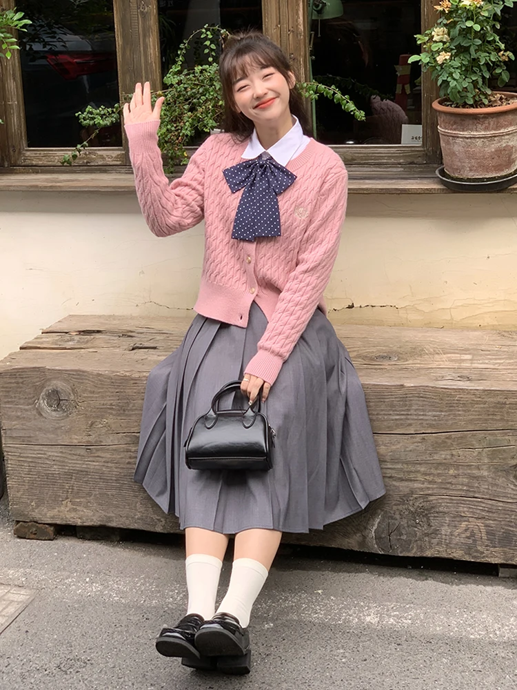 大人可愛いの本質とは？グレープリーツスカートで実現する優しさのスタイル