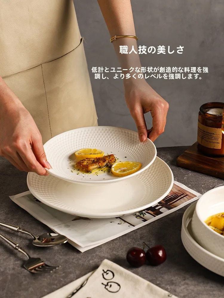 エグゼクティブダイニングで気分を整えるには？ホワイトディナープレートがもたらす、静けさと美しさのバランス