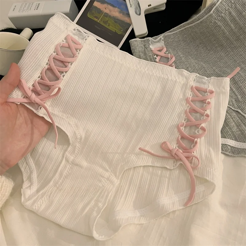高腰パンティはスリップをつける際に重要なポイントとなる