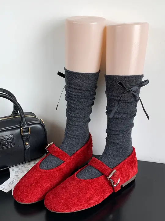 深灰色ウールのバレエ風リボン付き中筒ソックス【春秋用・極上の柔らかさ・クシュクシュデザイン】