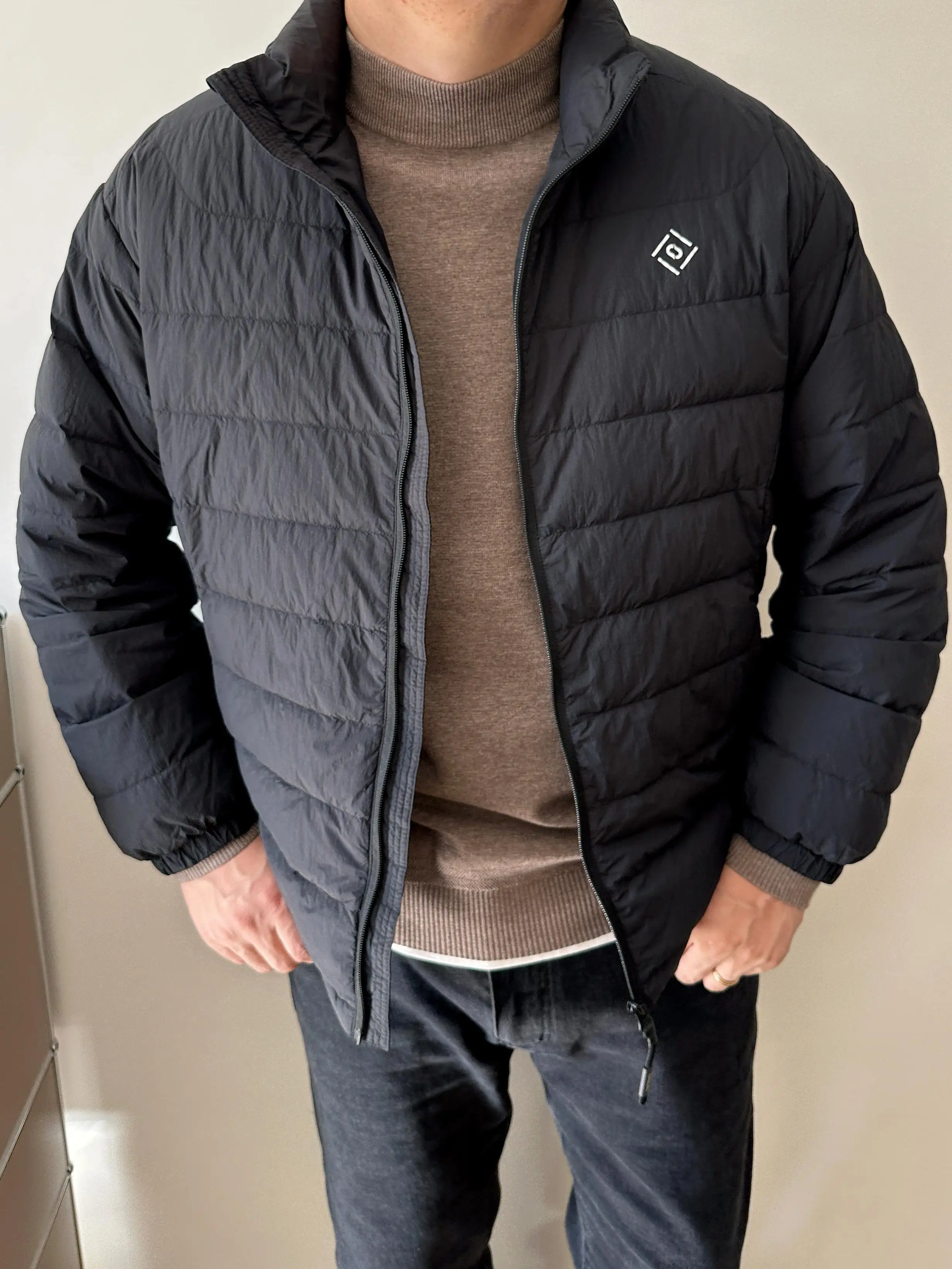 30代の男性が冬に着やすいメンズパーカーは、本当に「リーブランド」か「カンタク」か？