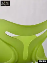 シンプルなプラスチック製スタッキングチェア【アウトドア・ダイニング用】