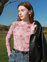 網状花柄Tシャツ【ラウンドネック・長袖・フィットデザイン】