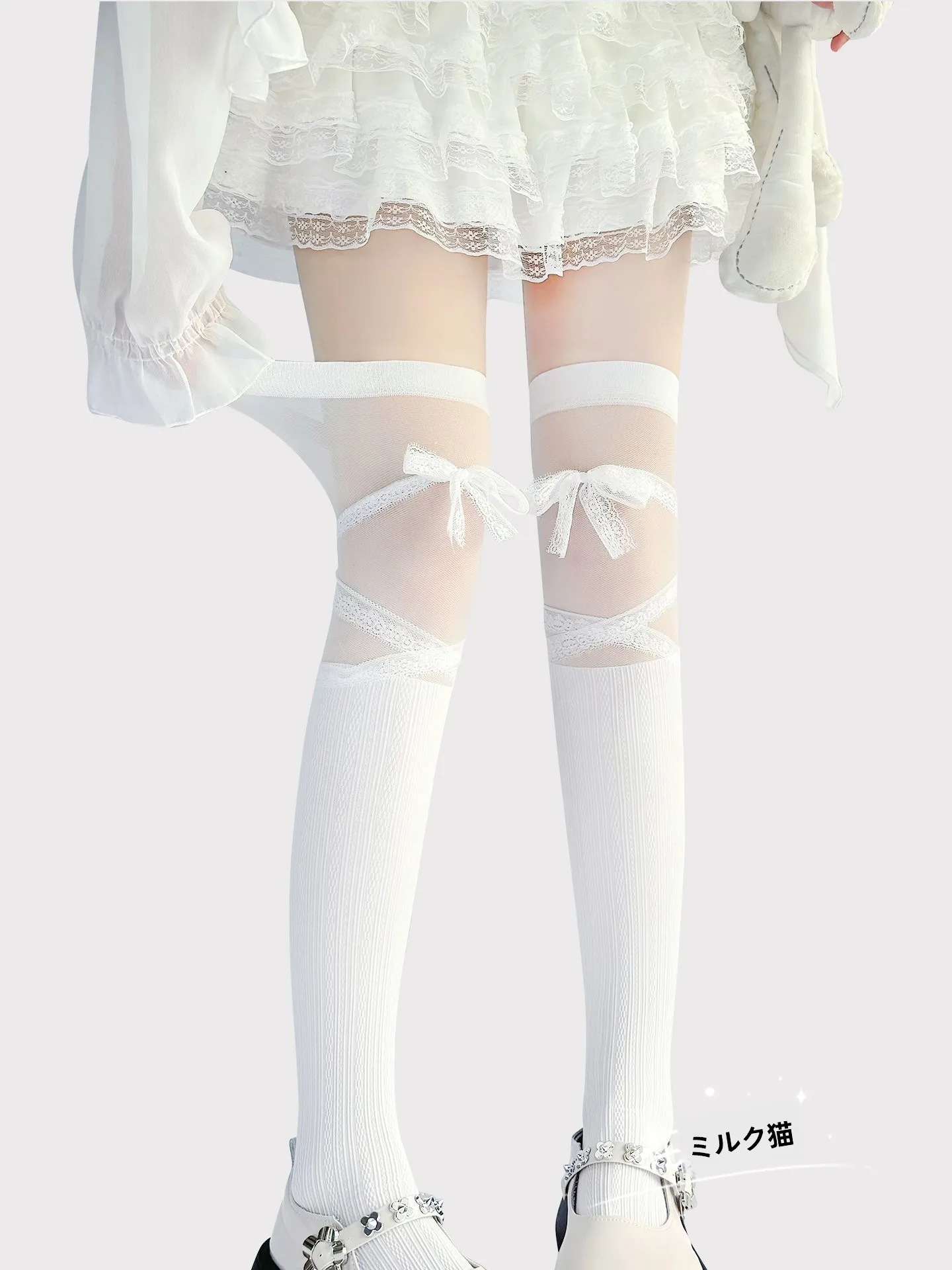 夏の美腿を生む、半透明のバンドックソックスは本当に必要？