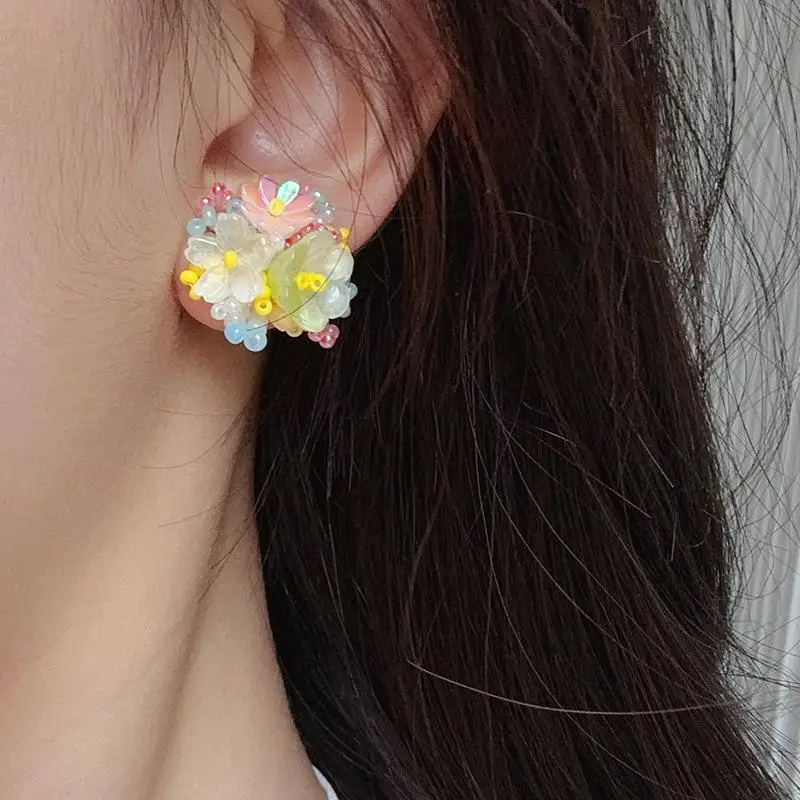 春の手作り飾りにどんなアイテムがおすすめ？花モチーフの刺繍イヤリングが人気の理由とは