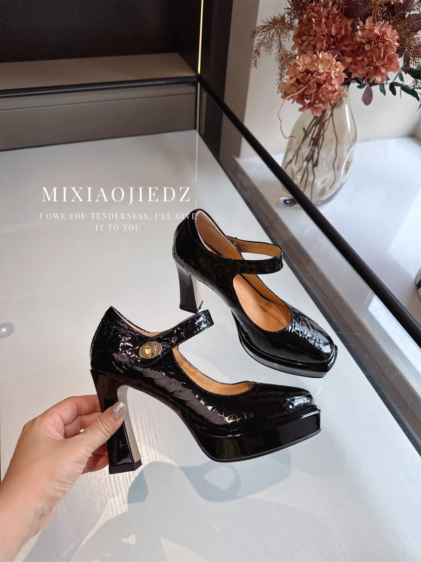 4センチヒールパンプスと5センチヒールパンプスのバランスを取るなら、この1本がおすすめ？