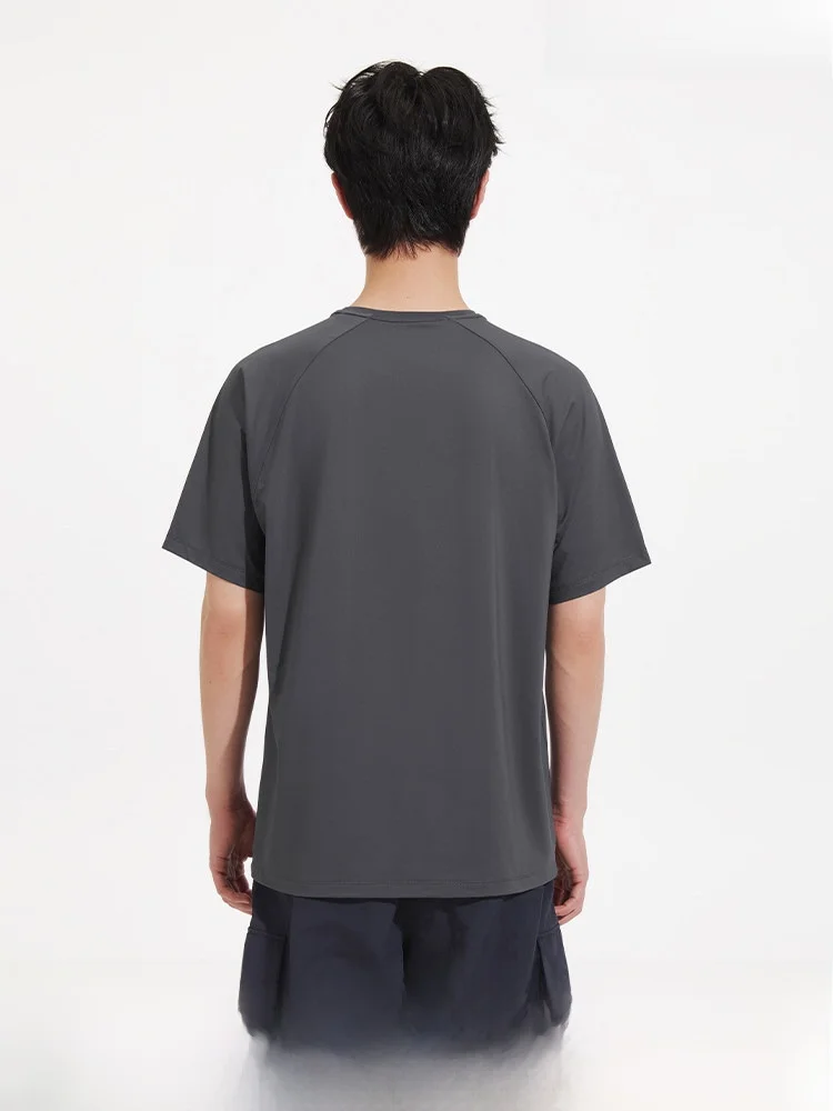 カットオフTシャツをどう選ぶ？30代男性が実際の生活で気づいた、快適でスタイリッシュな選び方