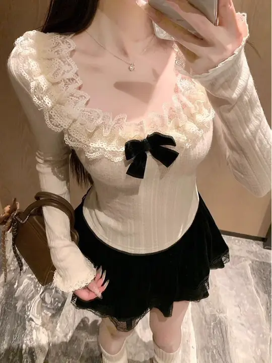 甘さ溢れるレース切り替えスクエアネック長袖Tシャツ【大人可愛いデザイン・春用】