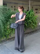 灰色のした高級感漂う韓国風コーディネート（セットアップ対応）