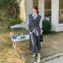 ベストとシャツとスカートの女性春秋向けコーディネート【独特で美しいデザイン】（セットアップ対応）