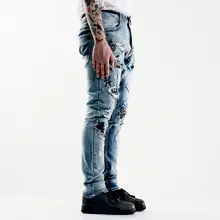 ヒップホップスタイルの刺繍入りデニムパンツ【ウエスト花柄・スリムフィット・ウォッシュ加工】