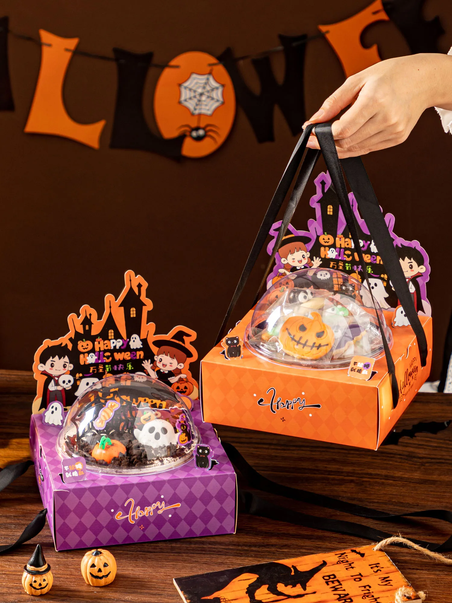 ハロウィン用ケーキボックス：透明ボールとカボチャデザインでパーティーゲストに印象を与える
