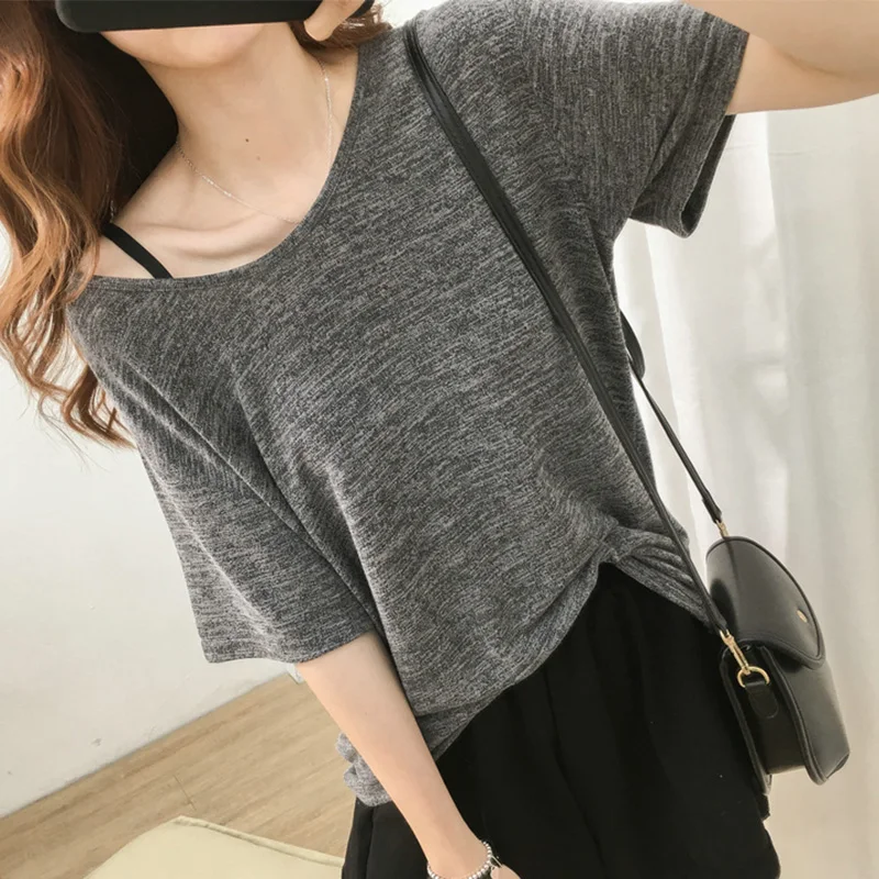 50代ファッションの選び方｜体のラインを整えるTシャツの秘密とブランドランキング