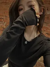 フリルデザインの長袖Tシャツ【春秋用・肌触りが良い・スリムフィット・高弾力】