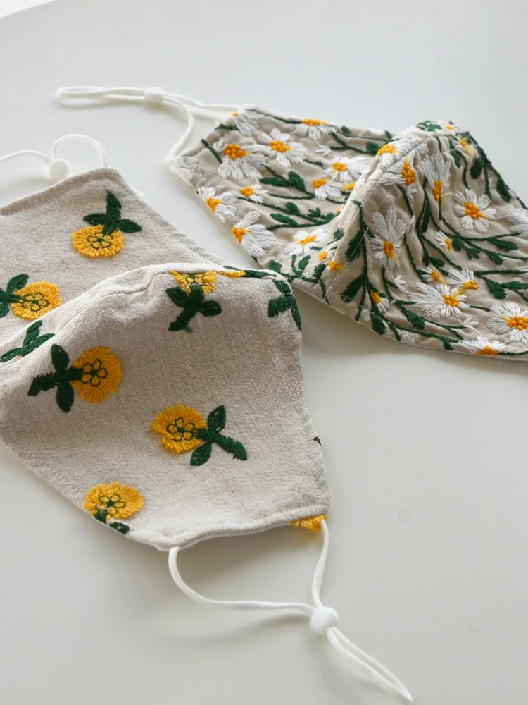 フェイスマスクシートは本当に必要？刺繍花柄のマスクガーゼが日常に与える、静かな美しさとは