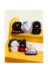 高級感のあるふわふわの猫バッグチャーム【個性的でラグジュアリーなデザイン】