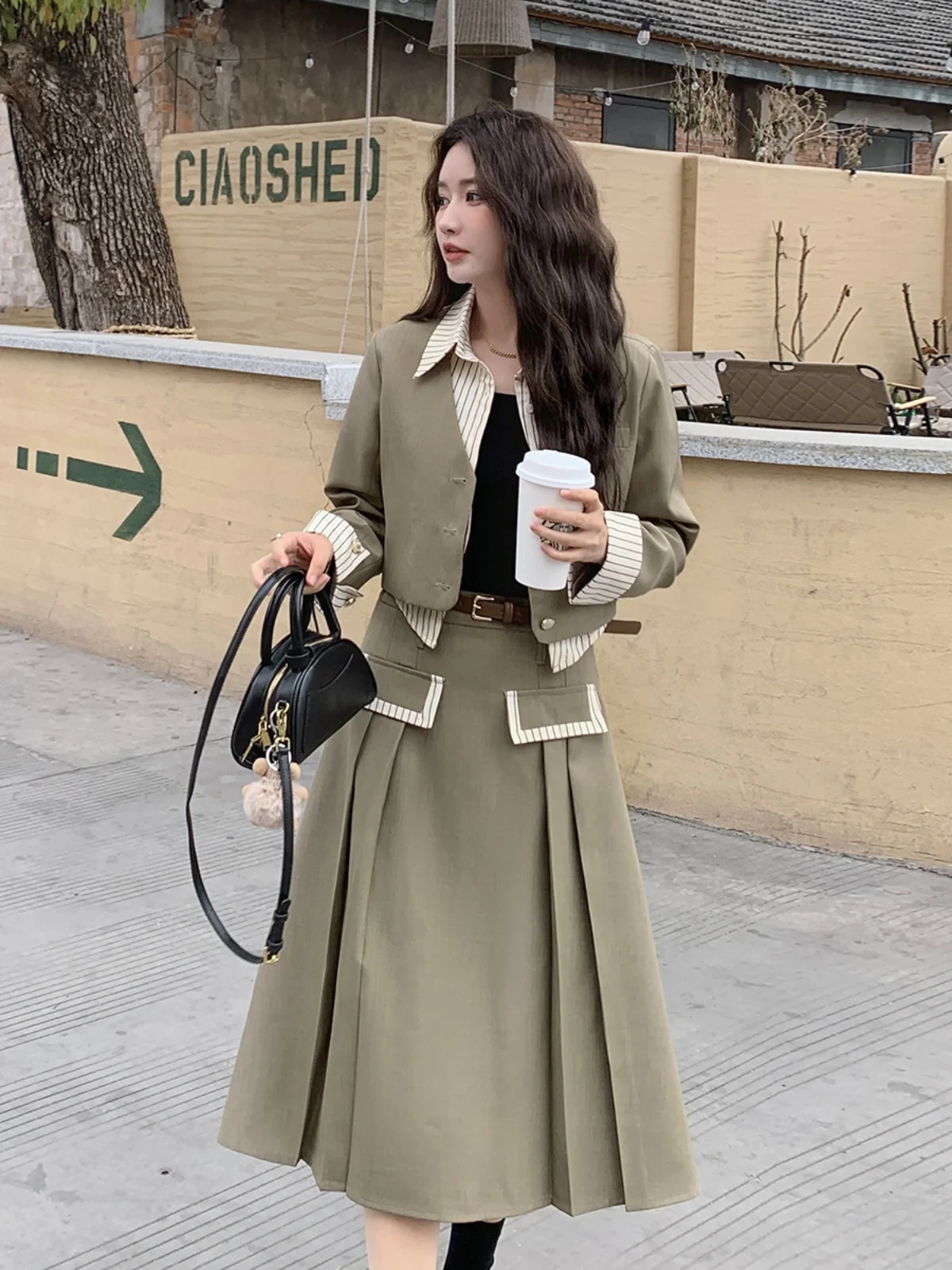 20代男性が「2月のコーデ」で失敗しないスタイルは？した雰囲気のスーツスタイルが今、注目されている理由