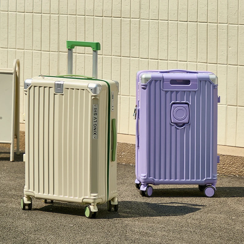 登場時期に最適な強化素材の旅行用キャリーケース【耐久性、パスワードロック付き】