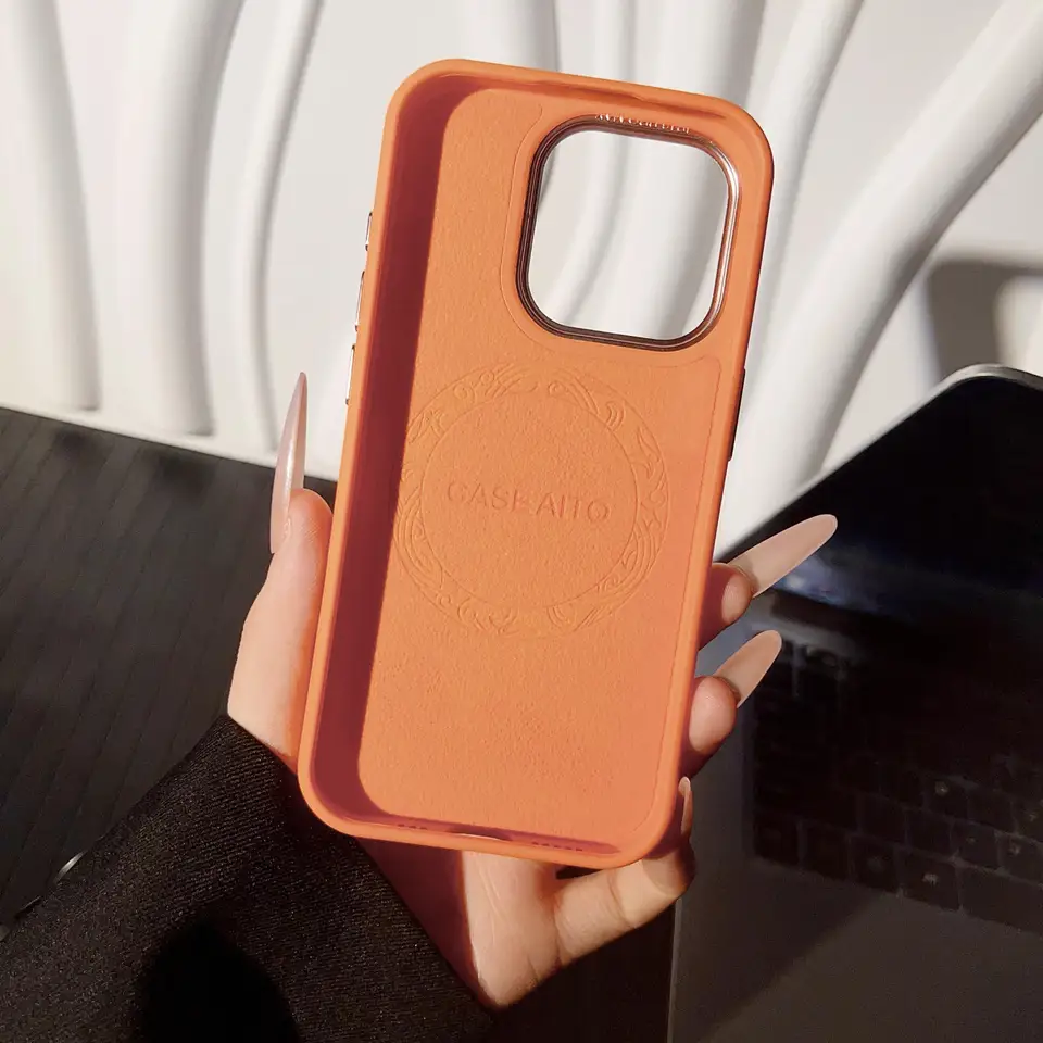 iPhone15 Pro Max用ケース【大穴デザイン・マグネット式・滑らかな手触り・超薄型・シンプルな単色】