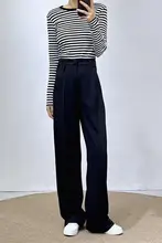 シンプルなブラックパンツ【ストレートシルエット・女性用・高級感あるカジュアルスタイル】