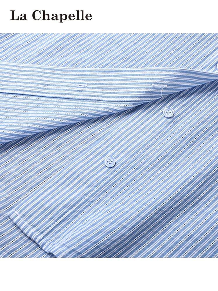 韓国風ストライプ柄 chambray シャツ：通勤シーンで実用性を確認