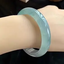 ミャンマー産アイスモス翡翠の女性用バングル【青水玉模様・飴色・飾り付き】