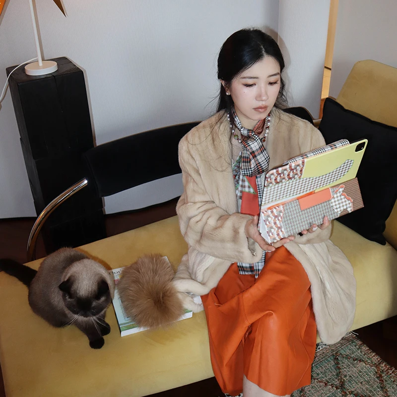 iPadケースを選ぶときに迷うなら、この「小馬柄磁気スタンドケース」が救 う