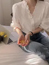 甘美なレースフリルブラウス【春用・パフスリーブ・シンプルデザイン】