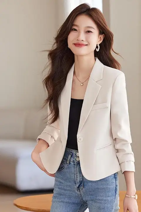 米白色のショートジャケット【春秋用・韓国風・スリムフィット・小柄向け】