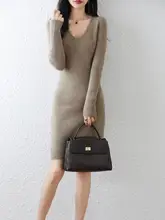 Vネックのカシミヤニットドレス【秋冬・身体にフィット・ナチュラルシルエット・ミディ丈】