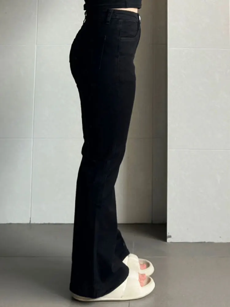 ギャップサイズ感が気になるなら、この黒い微ラッパデニムパンツでどう解決する？