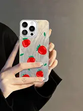 可愛い草苺デザインのiPhoneケース【羽織り仕立て・ストラップ付き・高品質】