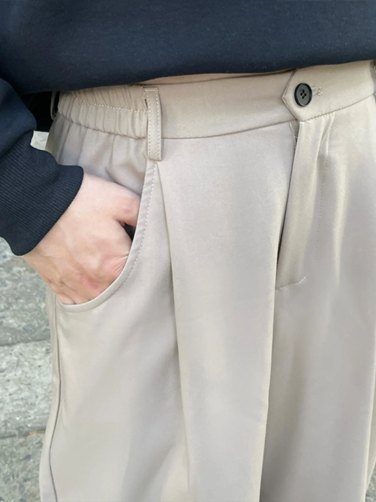 ワイドパンツの着こなし：丈の長いパンツが実際どう見えるか