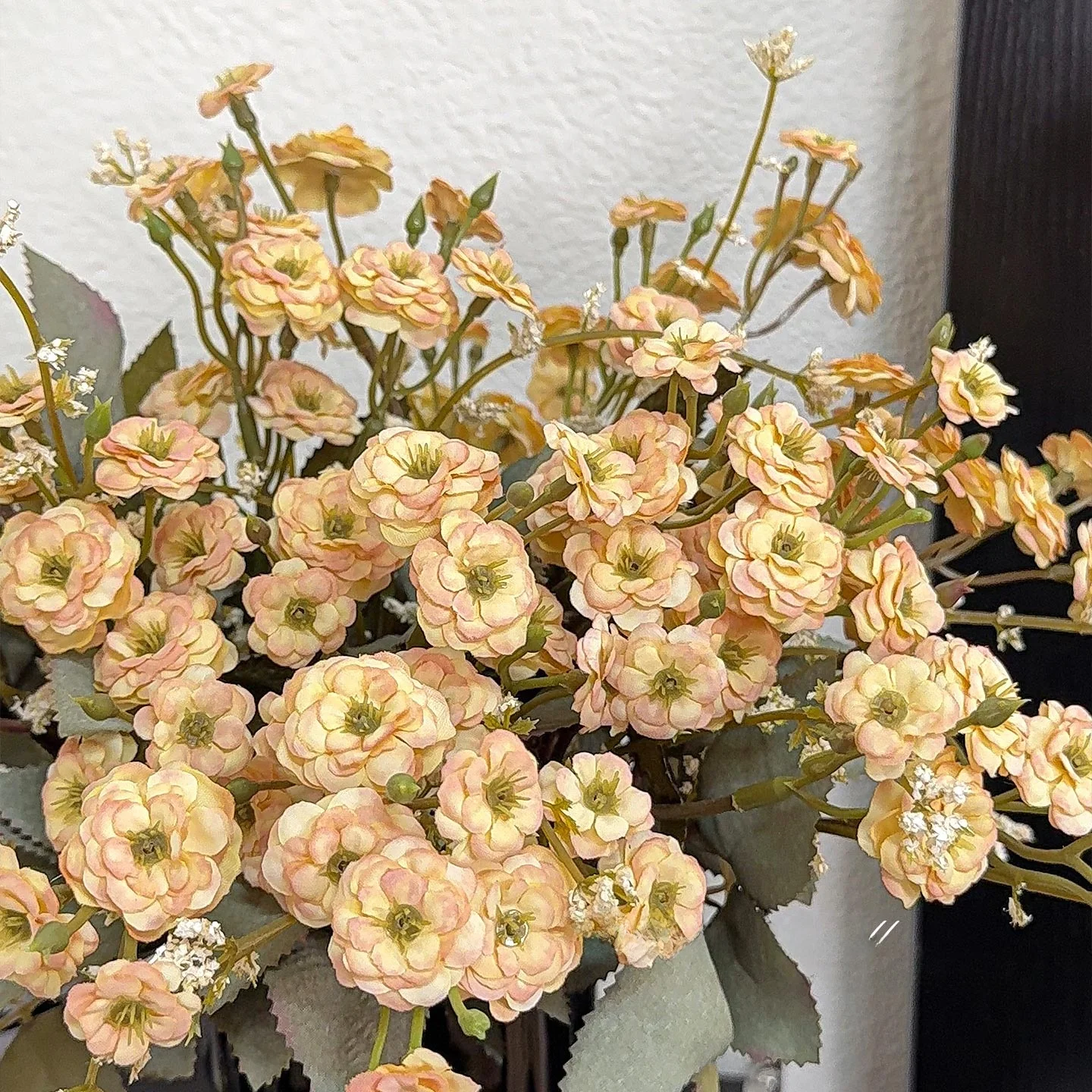 田舎風のバラの造花：ドライフラワー花束の飾り方と実用シーン